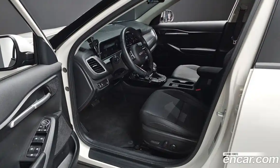 Kia Seltos 2023 1.6 Автомат в Москве № 123899, фото 15