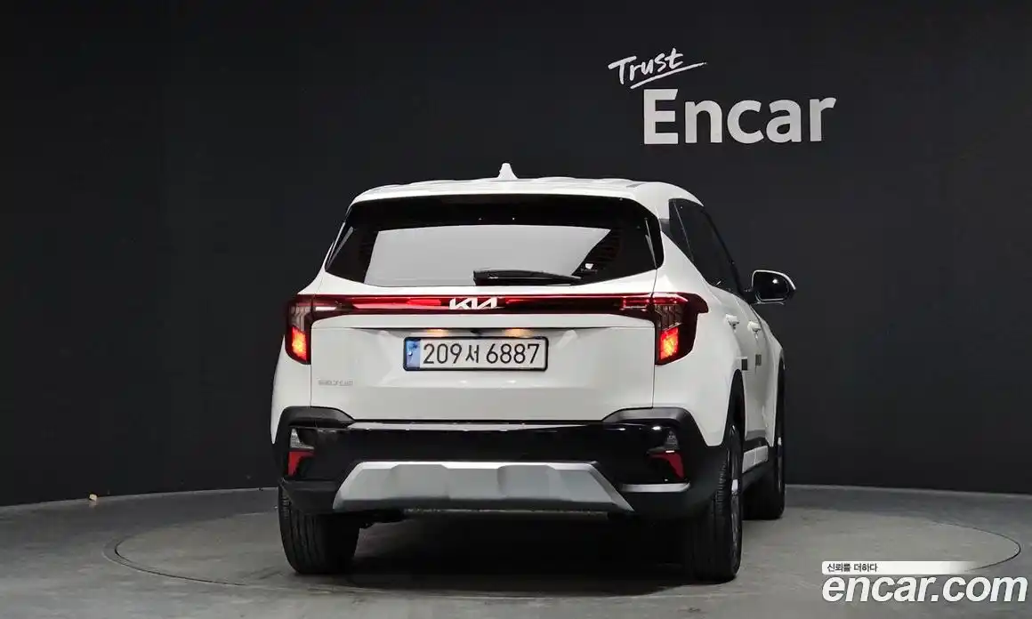 Kia Seltos 2023 1.6 Автомат в Москве № 123899, фото 16