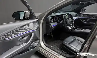 Mercedes-Benz E-Class 2021 2.0 Автомат в Москве № 136834, миниатюра 2