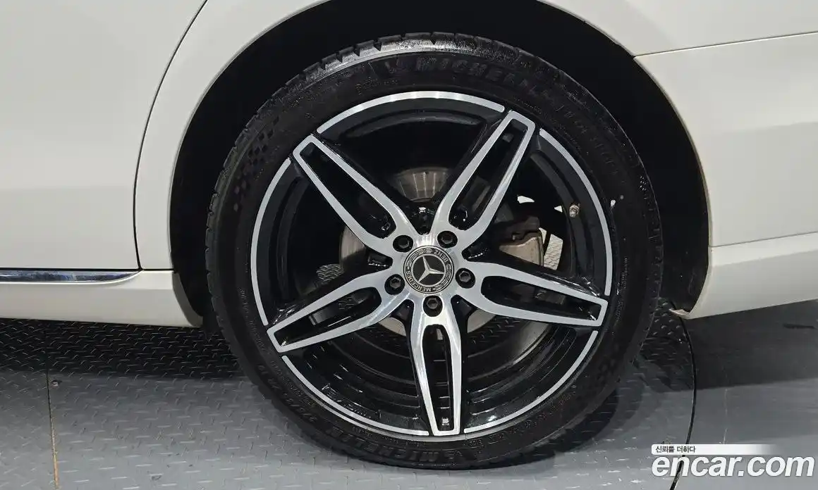 Mercedes-Benz E-Class 2019 2.0 Автомат в Москве № 161430, фото 18