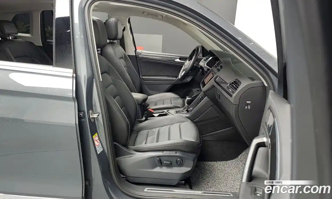 Volkswagen Tiguan 2023 2.0 Автомат в Москве № 168634, фото 5