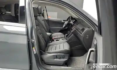 Volkswagen Tiguan 2023 2.0 Автомат в Москве № 168634, миниатюра 5