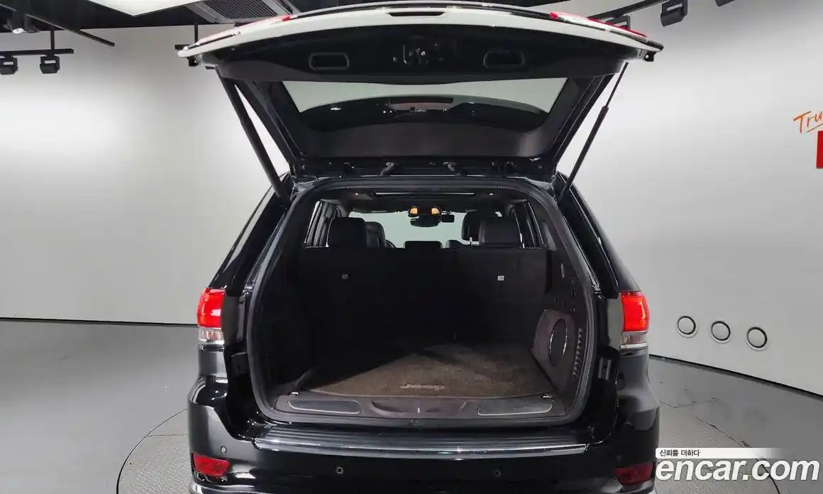 Jeep Cherokee 2018 3.0 Автомат в Москве № 169796, фото 19