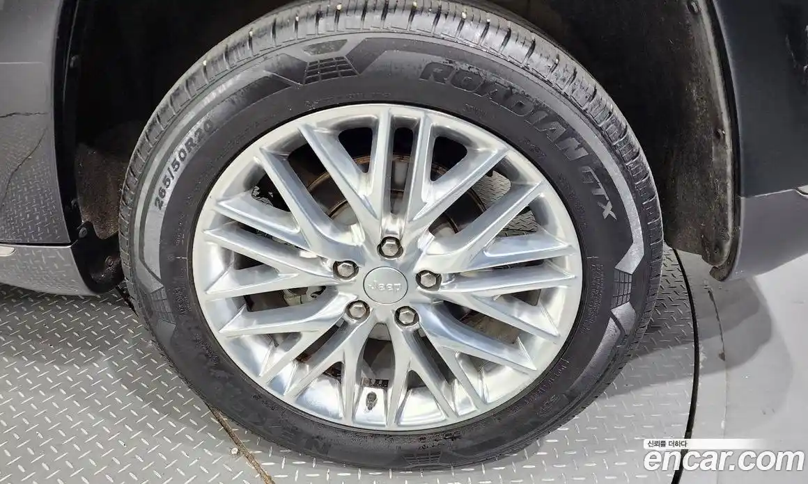 Jeep Cherokee 2018 3.0 Автомат в Москве № 169796, фото 3