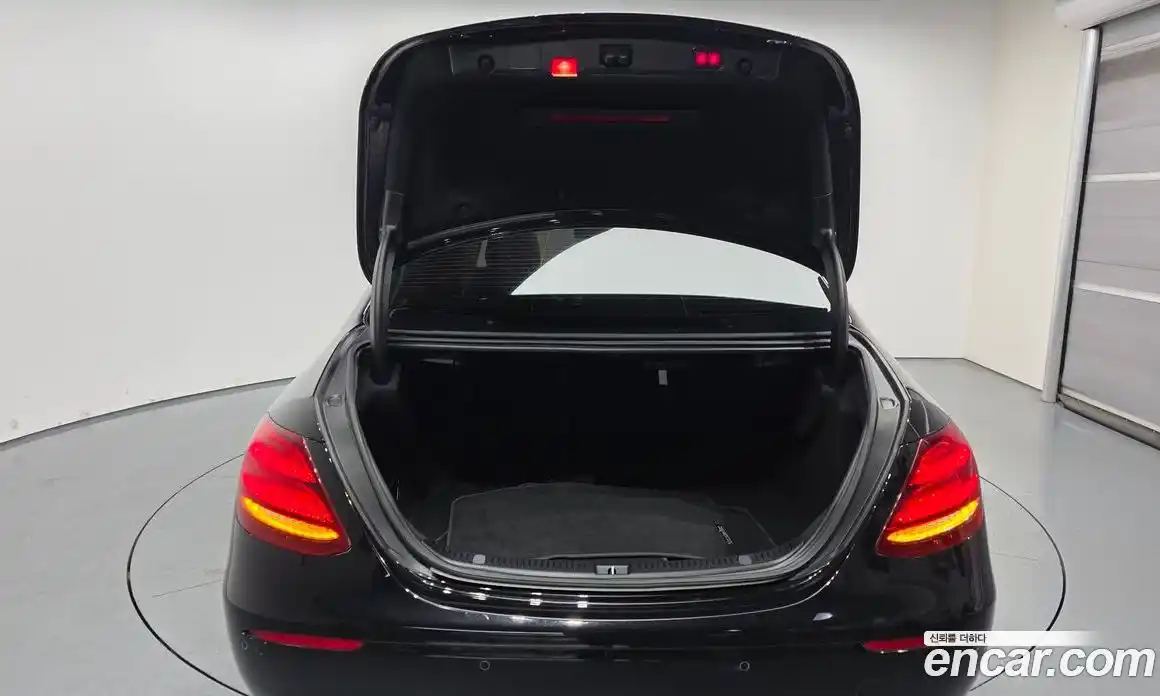 Mercedes-Benz E-Class 2017 2.0 Автомат в Москве № 178917, фото 16