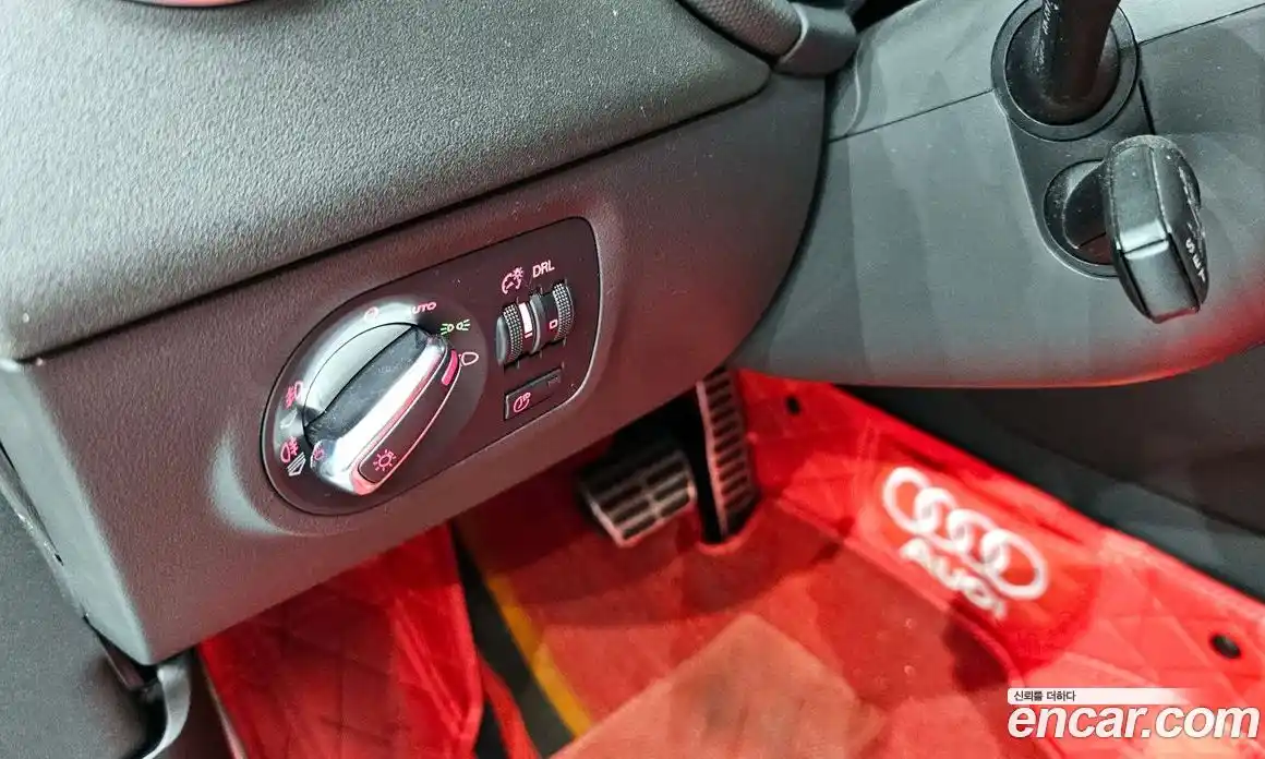 Audi TT 2008 2.0 Автомат в Москве № 183402, фото 15