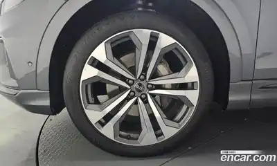 Audi Q8 2023 3.0 Автомат в Москве № 196187, миниатюра 4