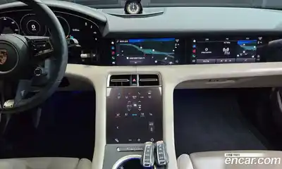 Porsche Taycan, 2022