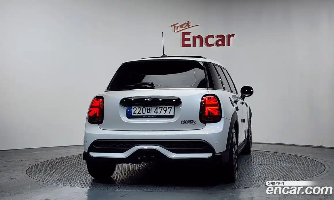 Mini Cooper 2023 2.0 Автомат в Москве № 205080, фото 14