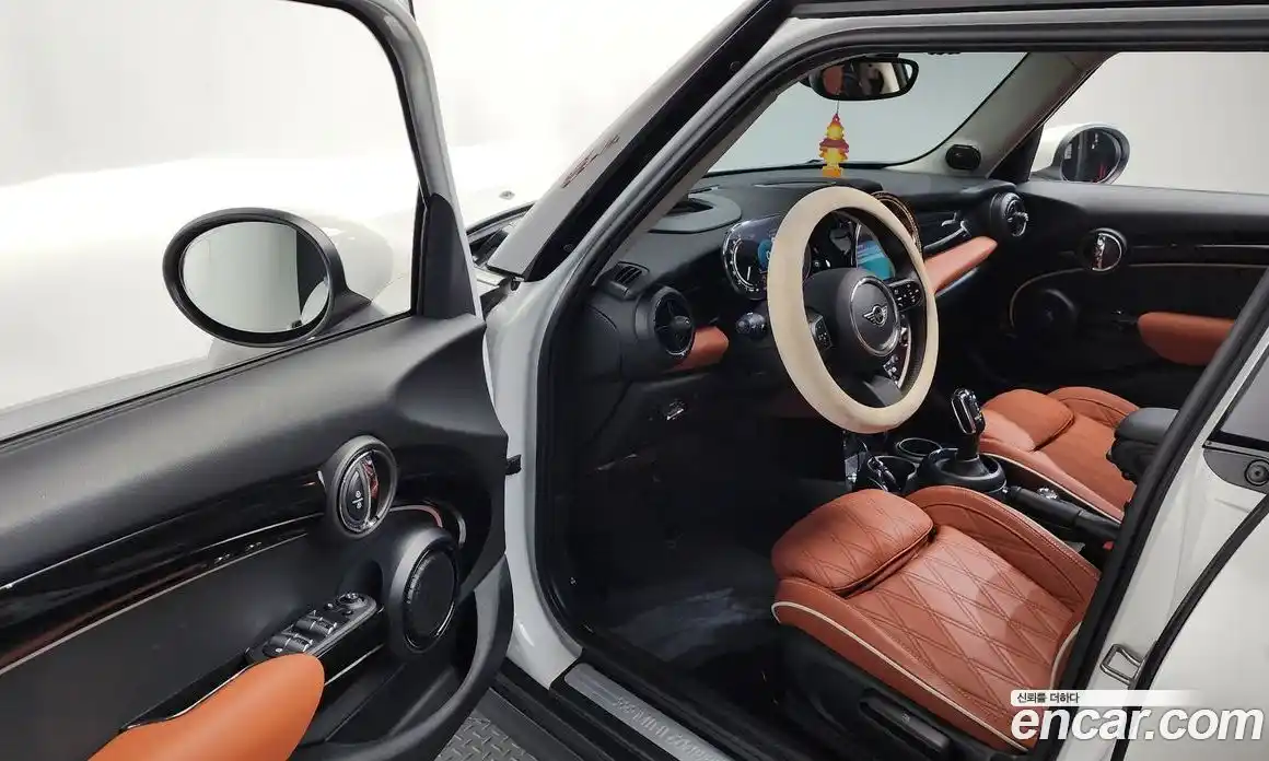 Mini Cooper 2023 2.0 Автомат в Москве № 205080, фото 16