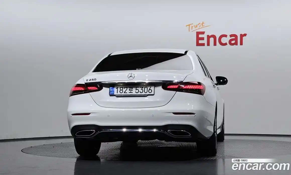 Mercedes-Benz E-Class 2023 2.0 Автомат в Москве № 206649, фото 11