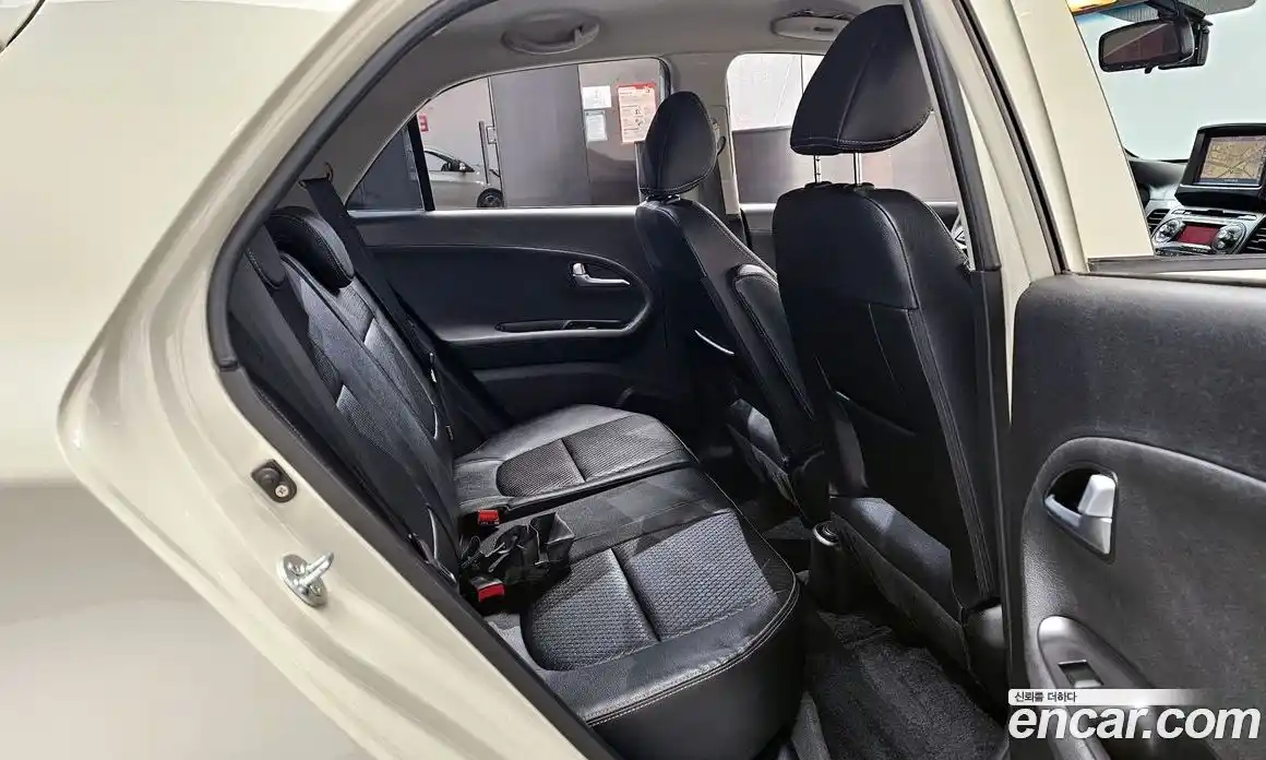 Kia Morning 2012 1.0 Автомат в Москве № 20694, фото 9