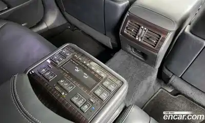 Lexus LS 2017 4.6 Автомат в Москве № 214647, миниатюра 11