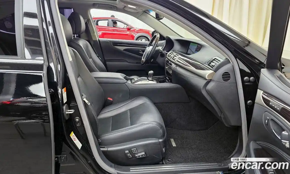 Lexus LS 2017 4.6 Автомат в Москве № 214647, фото 14