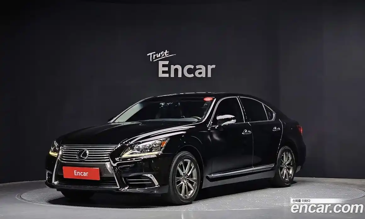 Lexus LS 2017 4.6 Автомат в Москве № 214647, фото 18