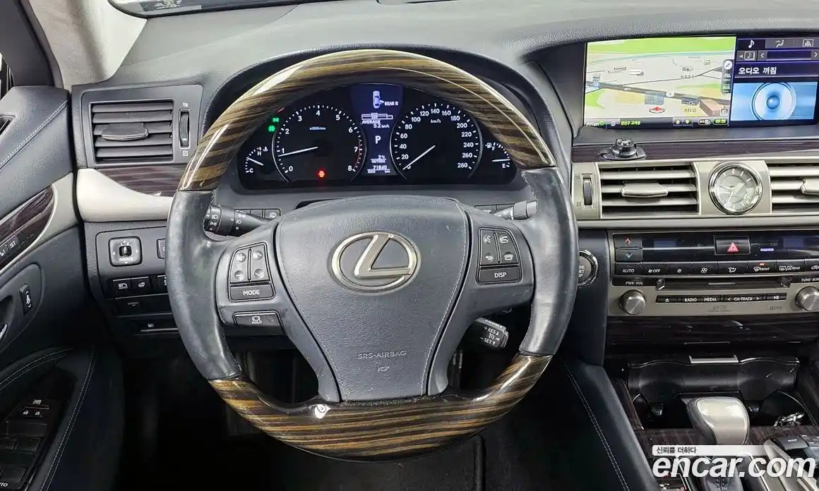 Lexus LS 2017 4.6 Автомат в Москве № 214647, фото 3