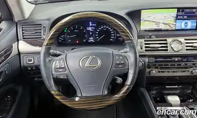 Lexus LS 2017 4.6 Автомат в Москве № 214647, миниатюра 3