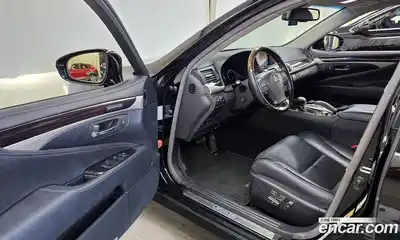 Lexus LS 2017 4.6 Автомат в Москве № 214647, миниатюра 4