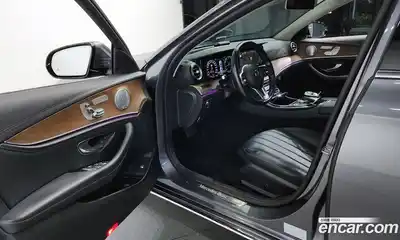 Mercedes-Benz E-Class 2020 2.0 Автомат в Москве № 224682, миниатюра 10