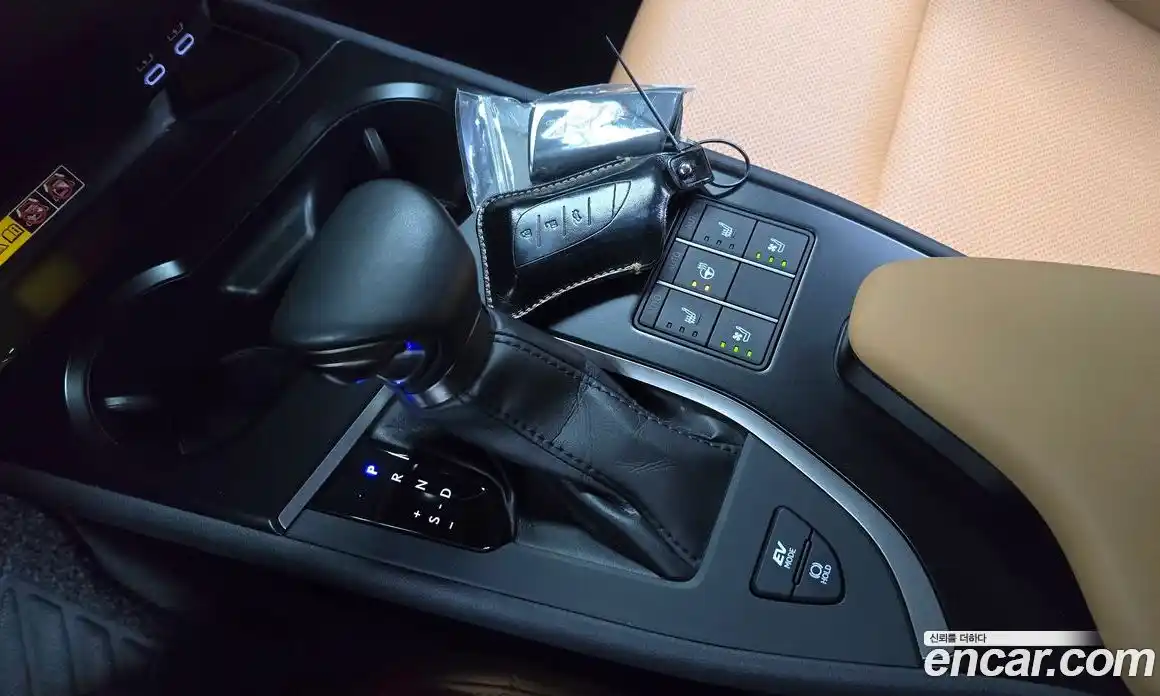 Lexus UX 2023 2.0 Автомат в Москве № 275434, фото 15