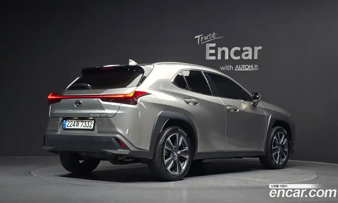 Lexus UX 2023 2.0 Автомат в Москве № 275434, фото 3