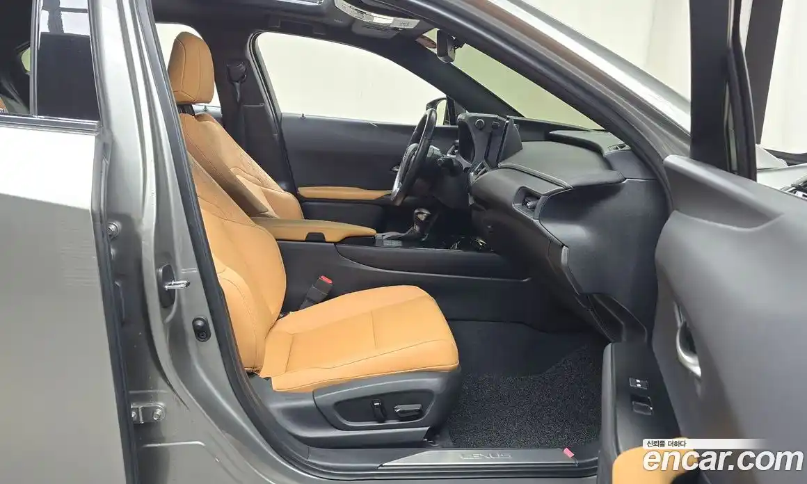 Lexus UX 2023 2.0 Автомат в Москве № 275434, фото 8