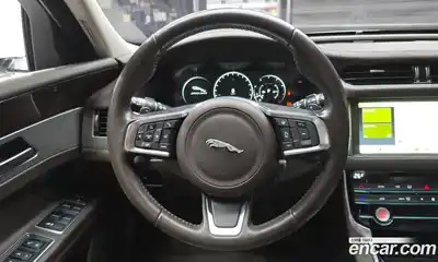 Jaguar XF 2018 2.0 Автомат в Москве № 304943, миниатюра 3