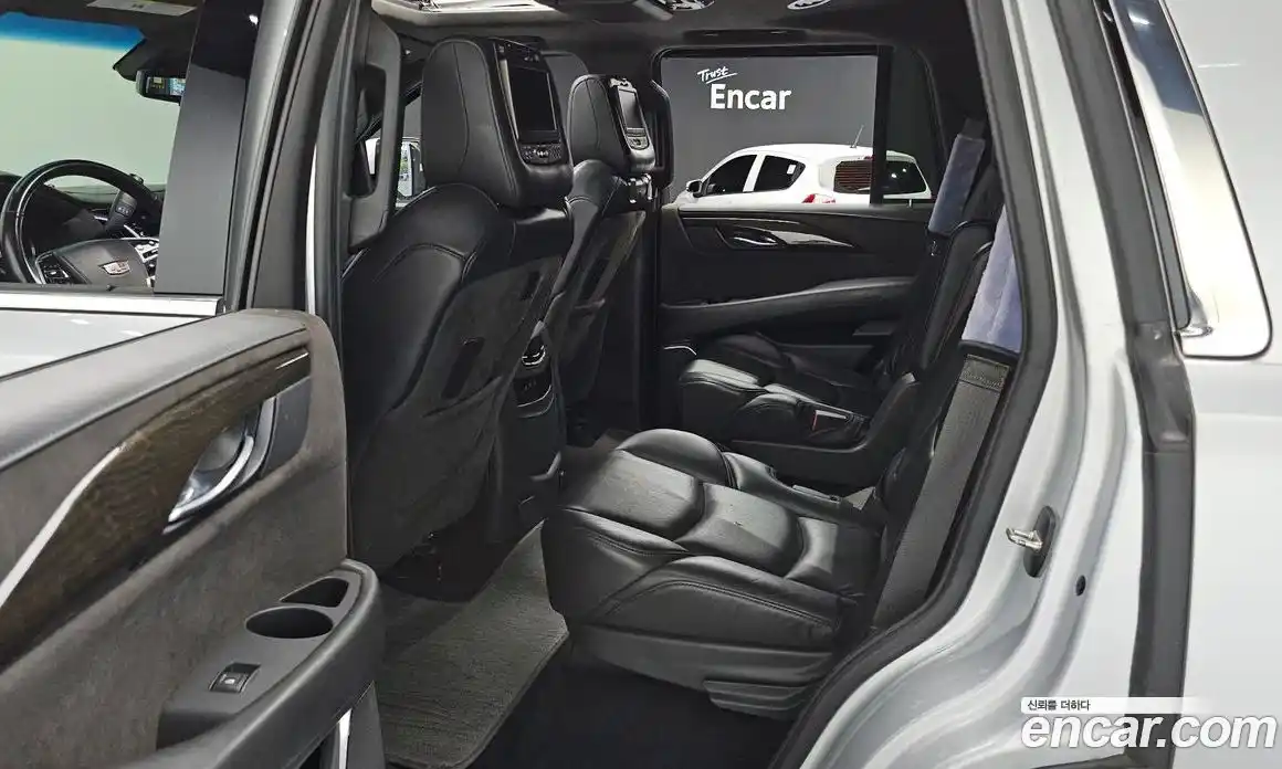 Cadillac Escalade 2019 6.2 Автомат в Москве № 306672, фото 11