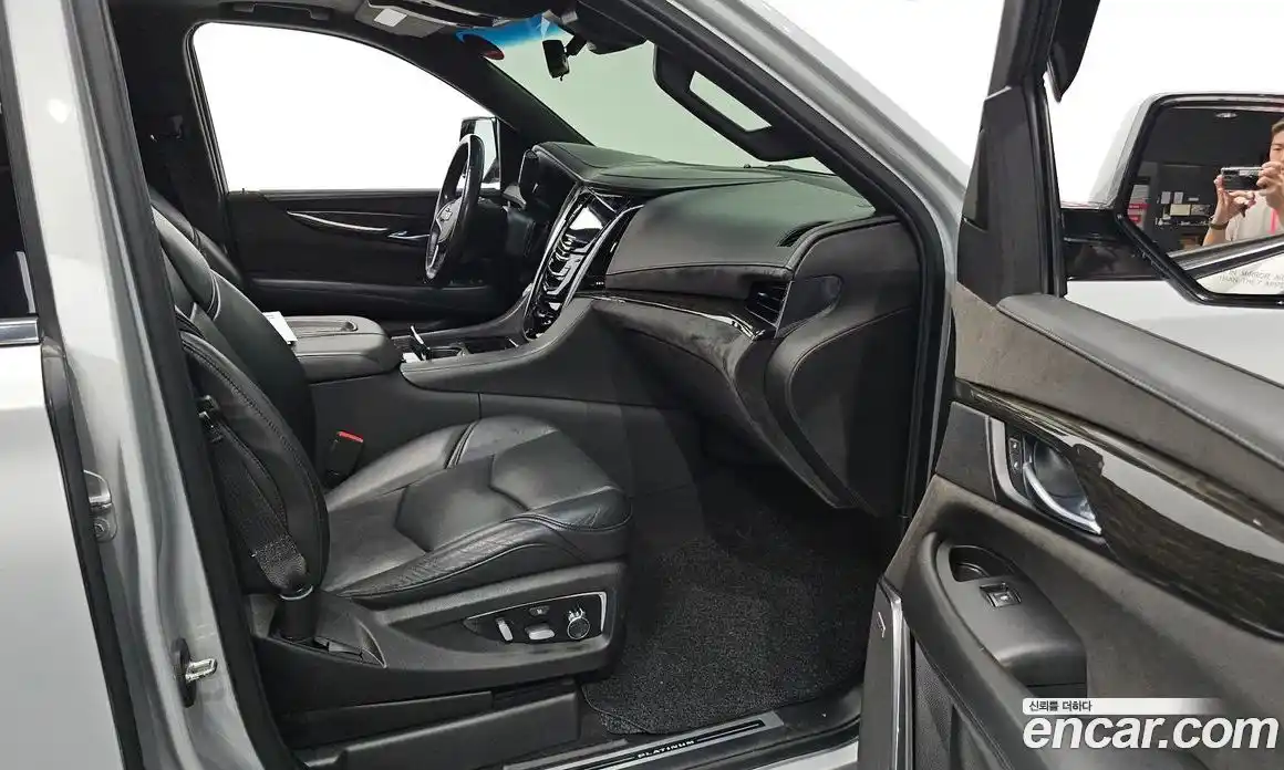 Cadillac Escalade 2019 6.2 Автомат в Москве № 306672, фото 10