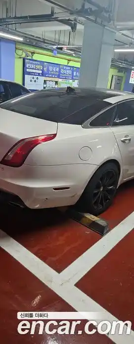 Jaguar XJ 2013 2.0 Автомат в Москве № 320219, фото 17