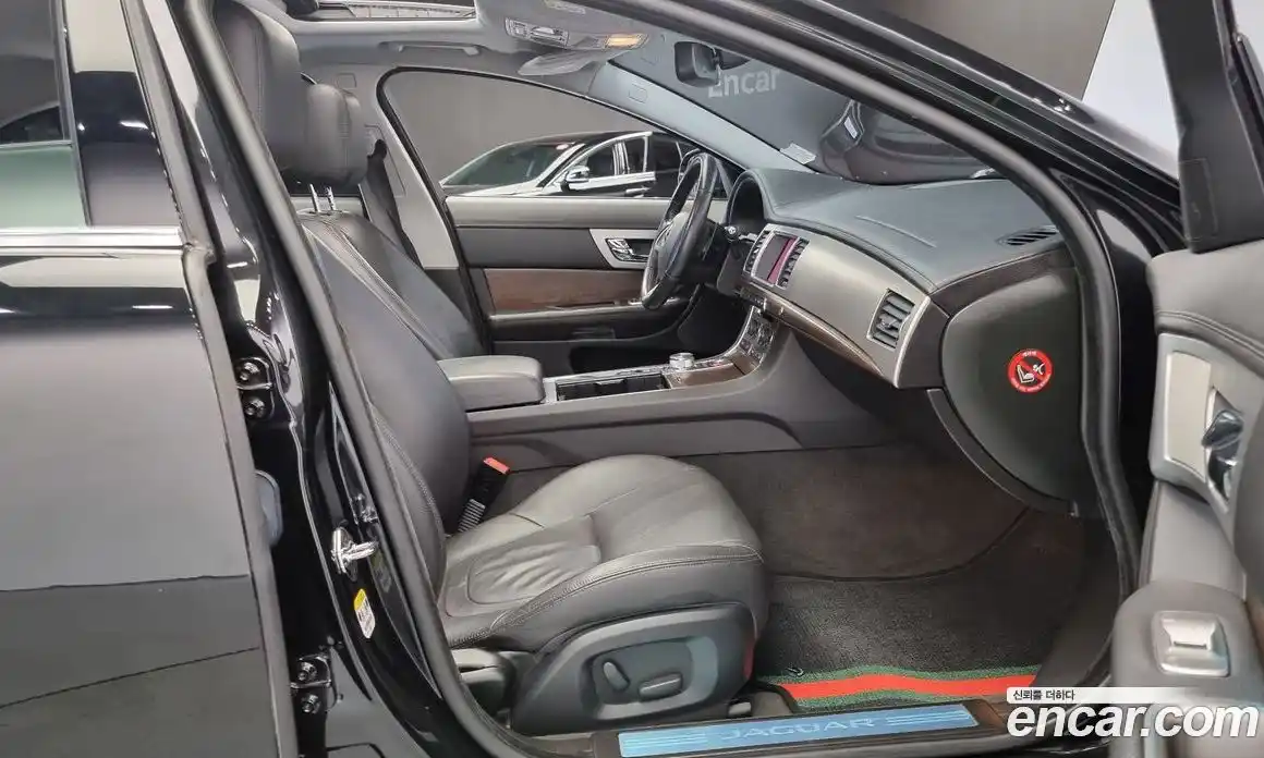 Jaguar XF 2015 2.0 Автомат в Москве № 335803, фото 18