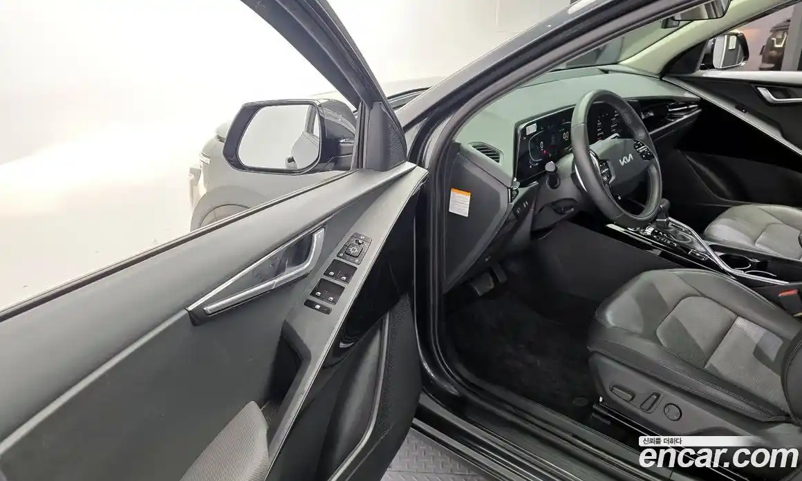 Kia Niro 2022 1.6 Автомат в Москве № 119261, фото 5