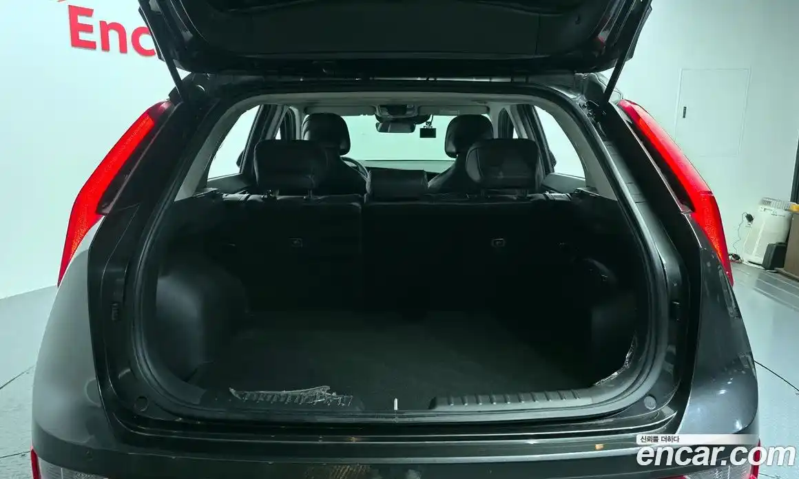 Kia Niro 2022 1.6 Автомат в Москве № 119261, фото 7