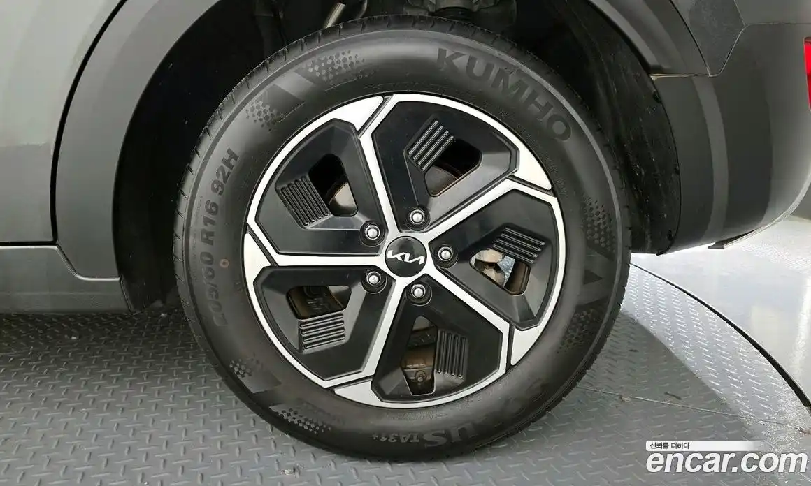 Kia Niro 2022 1.6 Автомат в Москве № 119261, фото 8