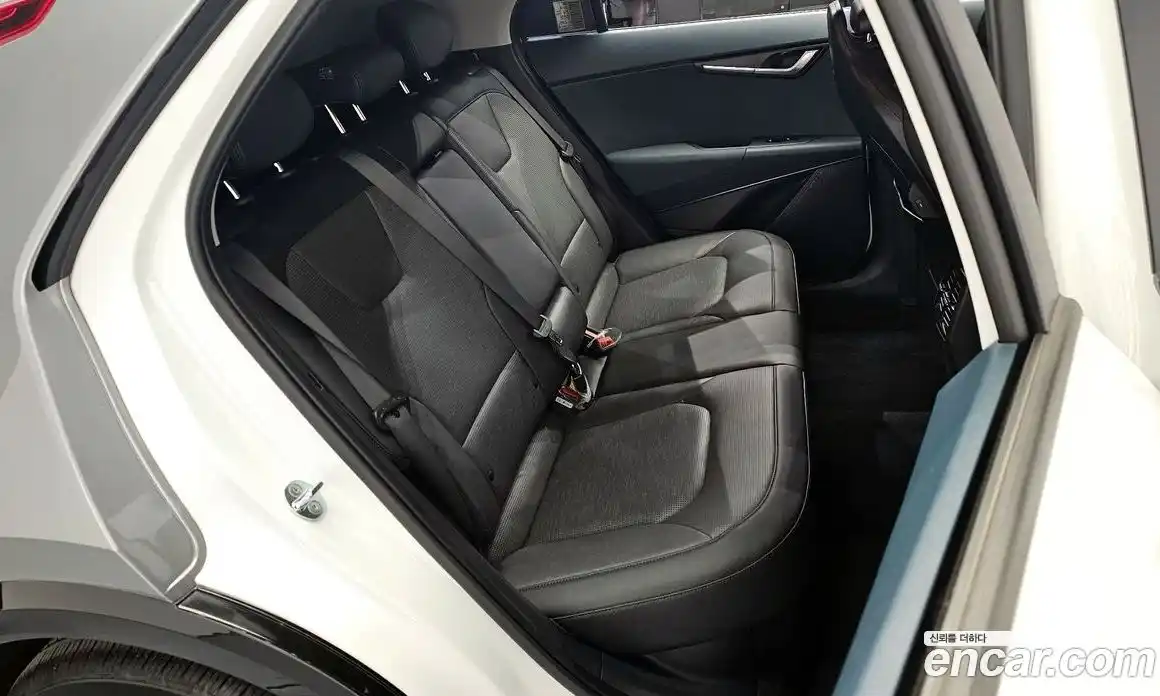 Kia Niro 2022 1.6 Автомат в Москве № 123992, фото 9