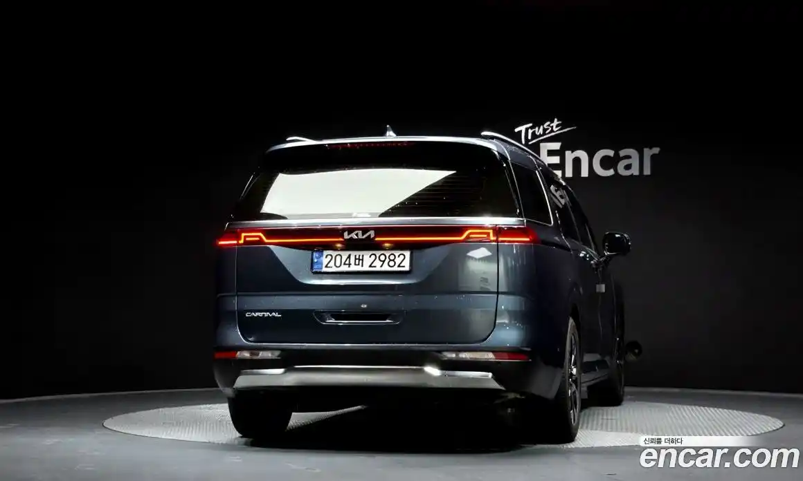 Kia Canival 2023 3.5 Автомат в Москве № 12712, фото 8