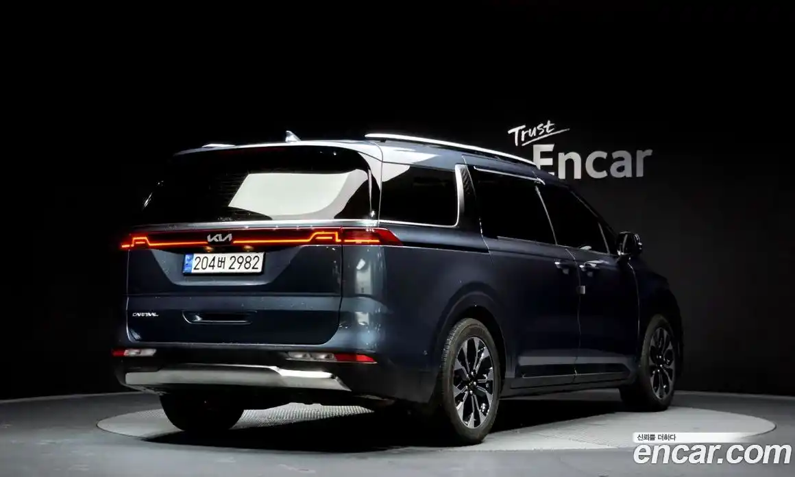 Kia Canival 2023 3.5 Автомат в Москве № 12712, фото 9