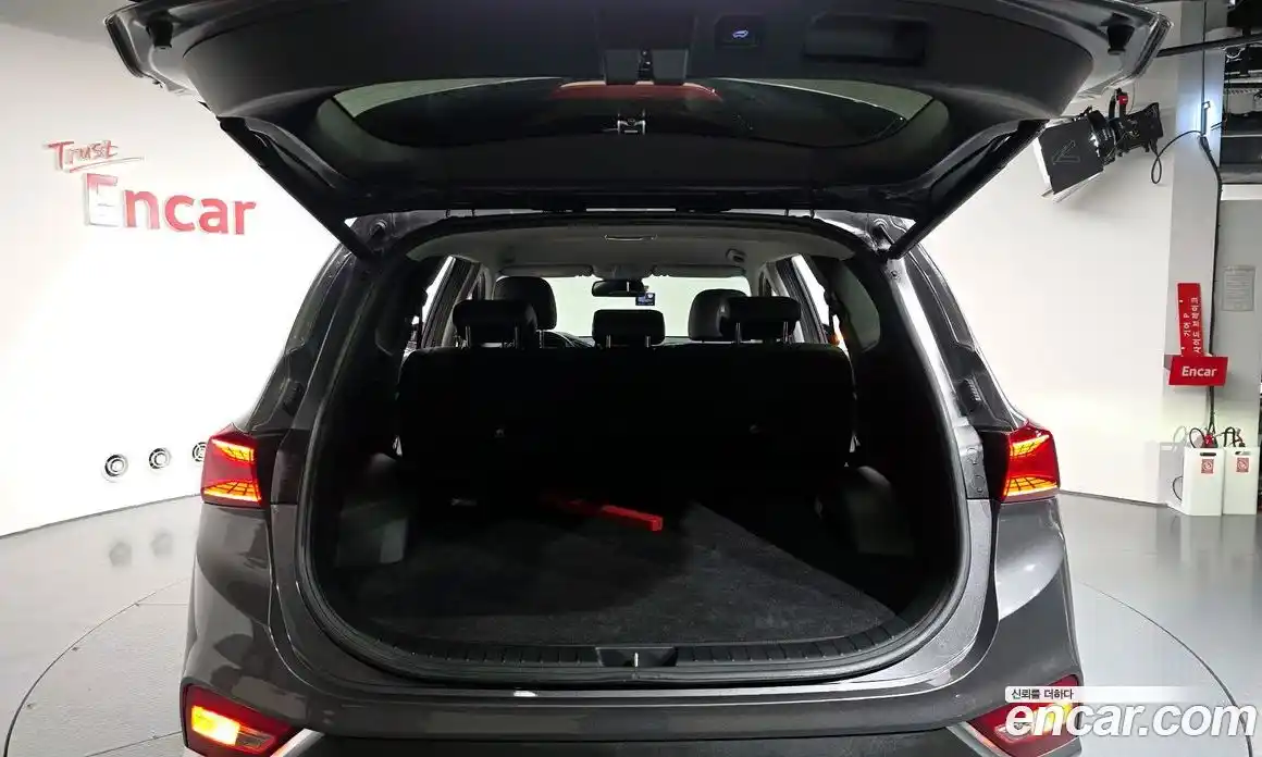 Hyundai Santa Fe 2020 2.0 Автомат в Москве № 127179, фото 6