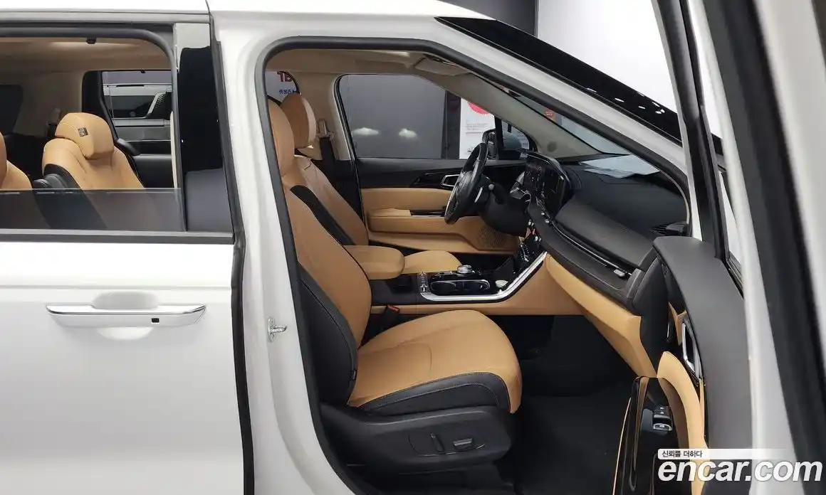 Kia Canival 2023 3.5 Автомат в Москве № 134072, фото 1