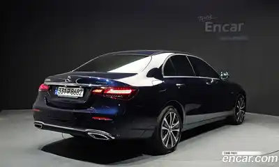 Mercedes-Benz E-Class 2021 2.0 Автомат в Москве № 161260, миниатюра 3