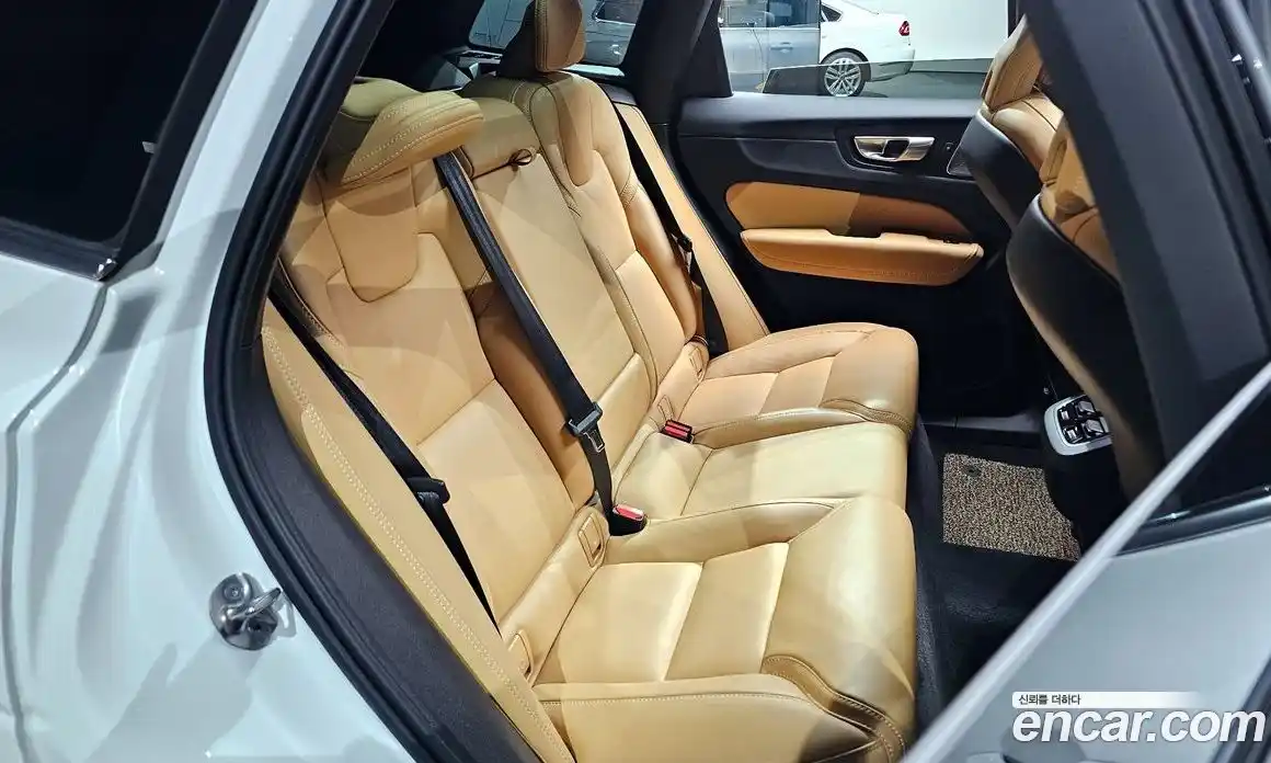 Volvo XC60 2024 2.0 Автомат в Москве № 164200, фото 13