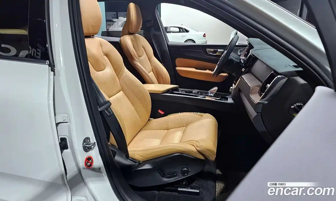 Volvo XC60 2024 2.0 Автомат в Москве № 164200, фото 3