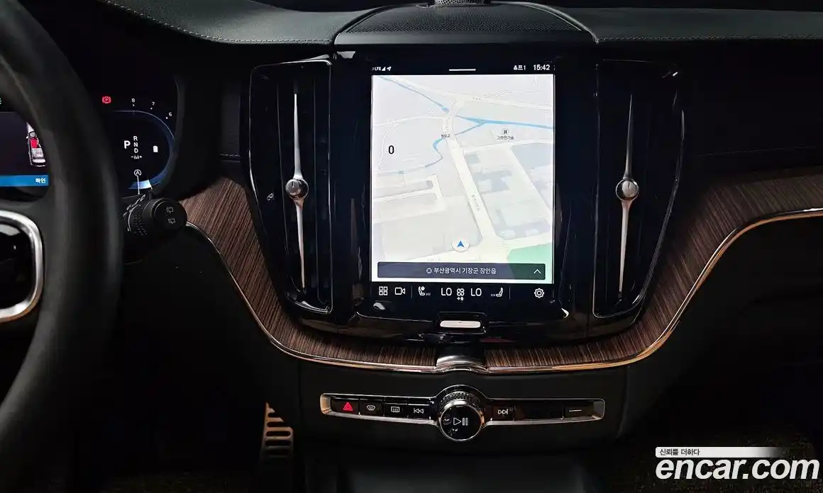 Volvo XC60 2024 2.0 Автомат в Москве № 164200, фото 6