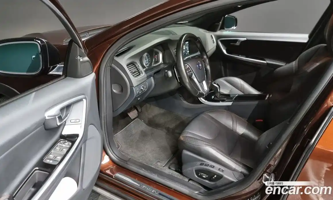 Volvo V60 2016 2.5 Автомат в Москве № 164569, фото 1