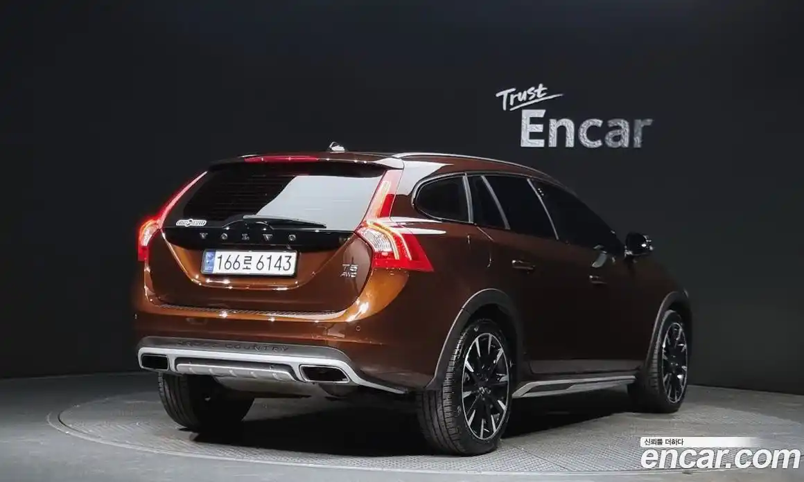 Volvo V60 2016 2.5 Автомат в Москве № 164569, фото 15