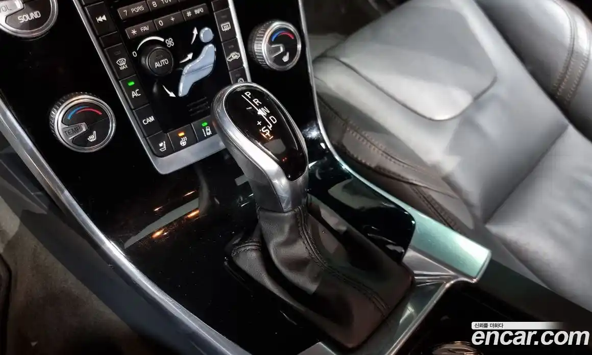 Volvo V60 2016 2.5 Автомат в Москве № 164569, фото 9