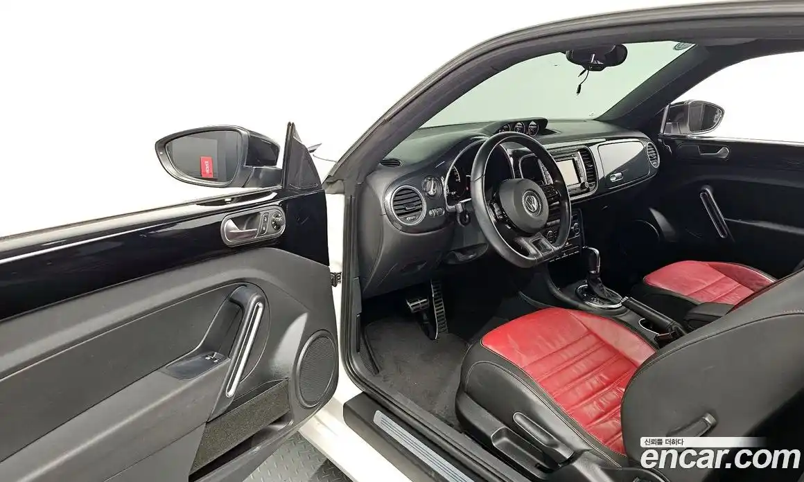 Volkswagen Beatle 2013 2.0 Автомат в Москве № 168789, фото 14