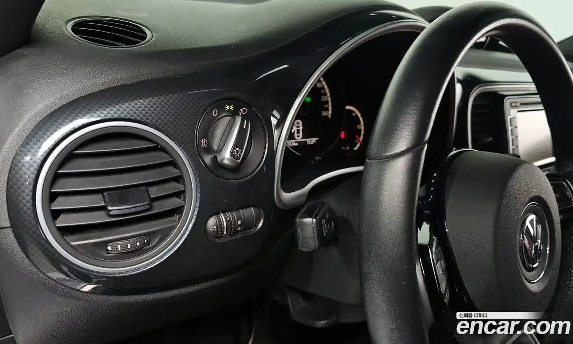 Volkswagen Beatle 2013 2.0 Автомат в Москве № 168789, фото 19