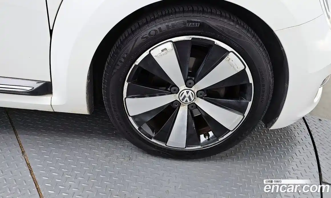 Volkswagen Beatle 2013 2.0 Автомат в Москве № 168789, фото 20