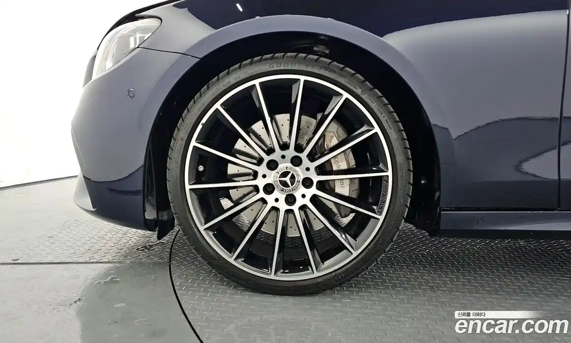 Mercedes-Benz E-Class 2023 2.0 Автомат в Москве № 175478, фото 18